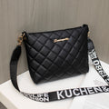 Liten quiltad crossbodyväska med bred rem
