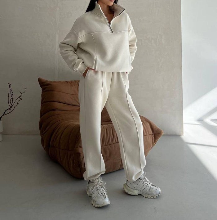 Tyra | Fleeceset dam med halv dragkedja och joggers