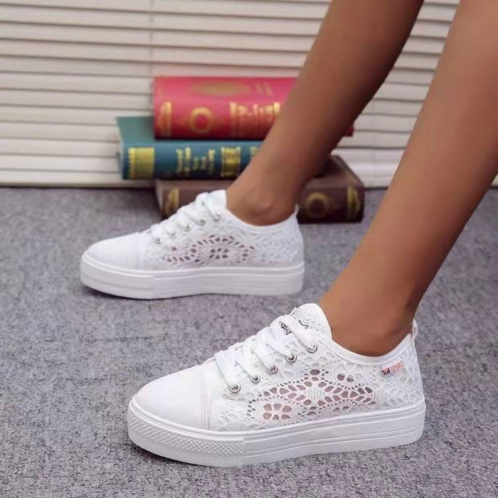 Dam Sneakers med Spetsmönster och Snörning i Vitt