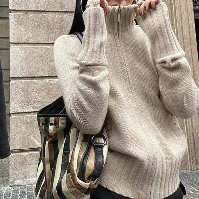 Dam Stickad Turtleneck-tröja med Ribbstickad Detalj