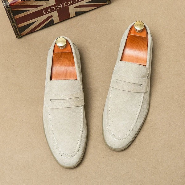 Herr Loafers i Mockaimitation med Vit Sula och Penny Loafer-Detalj