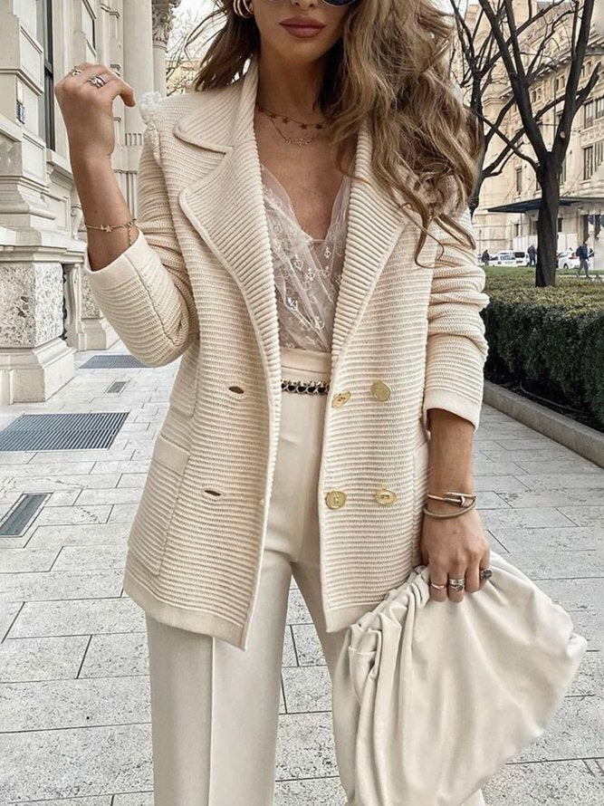 Dam Beige Blazer med Guldknappar och Räfflad Textur